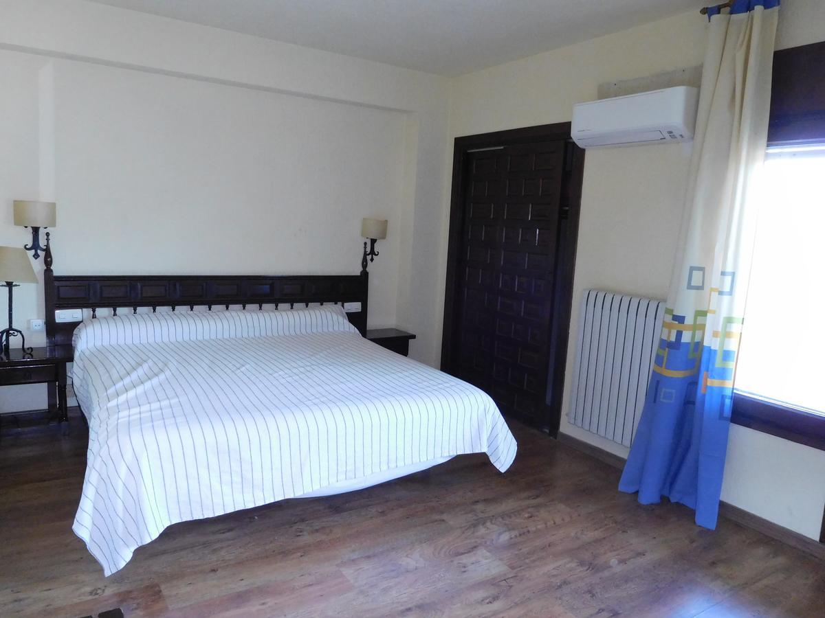 Hotel Restaurante Las Galias Zuera Kültér fotó