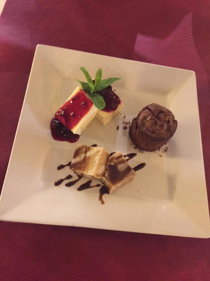 Hotel Restaurante Las Galias Zuera Kültér fotó