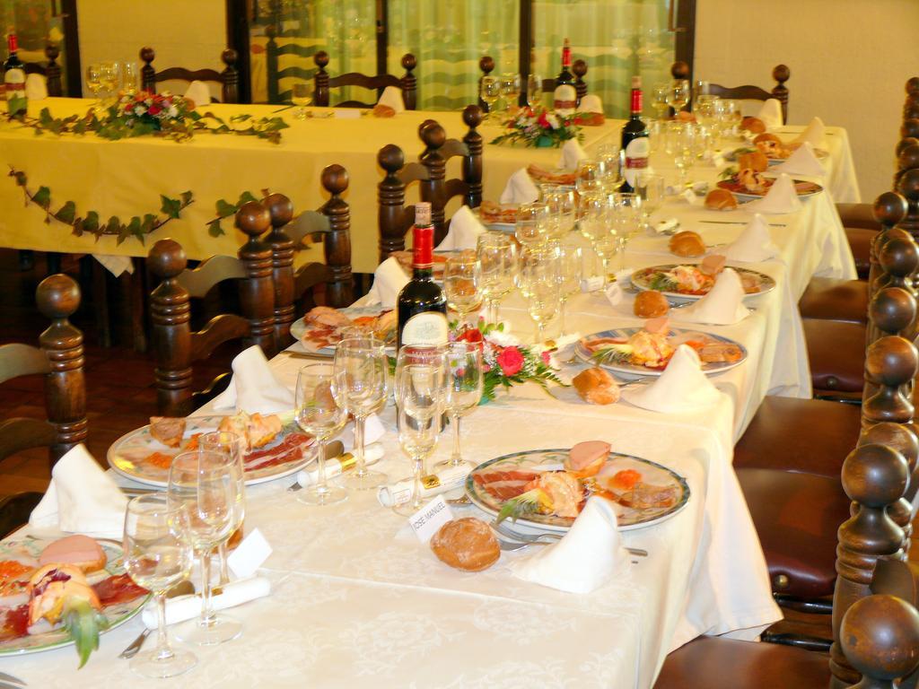 Hotel Restaurante Las Galias Zuera Kültér fotó